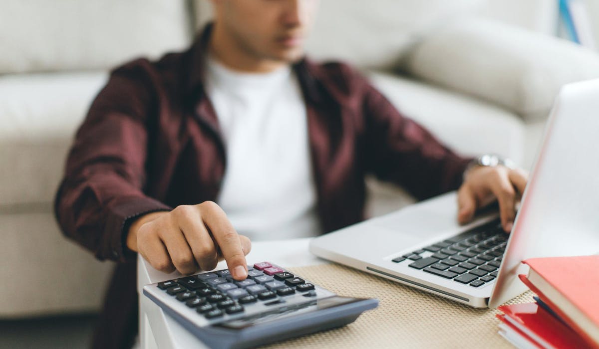 La prime activité est destinée aux personnes tirant des revenus modestes de leur travail. La prime activité est destinée aux personnes tirant des revenus modestes de leur travail.
