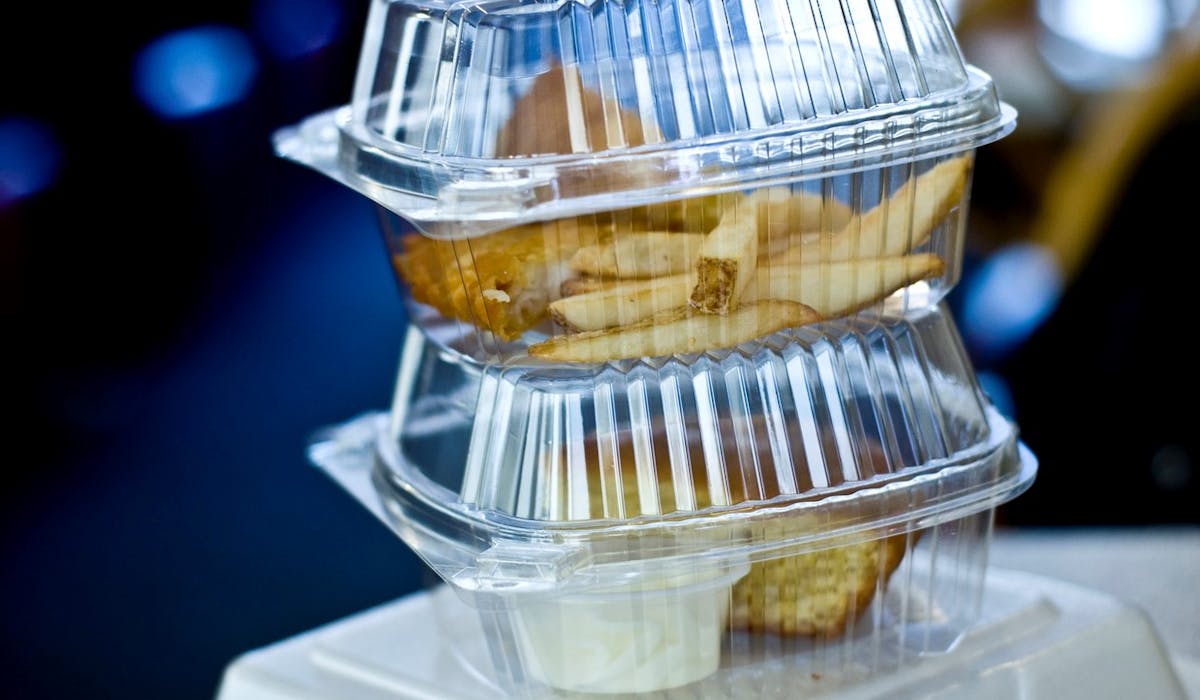 Des élus souhaitent rendre les doggy bags obligatoires dans les restaurants. Des élus souhaitent rendre les doggy bags obligatoires dans les restaurants.