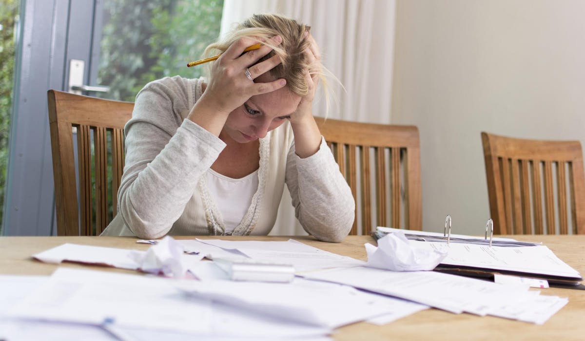 Un reste à vivre est laissé à la disposition du débiteur dont le salaire est saisi. Un reste à vivre est laissé à la disposition du débiteur dont le salaire est saisi.