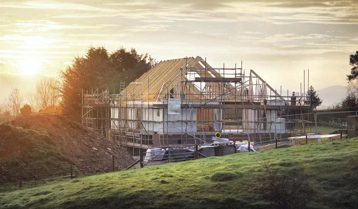L’autoconstruction exige un à deux ans pour préparer le projet et un à trois ans pour la réalisation des travaux. L’autoconstruction exige un à deux ans pour préparer le projet et un à trois ans pour la réalisation des travaux.