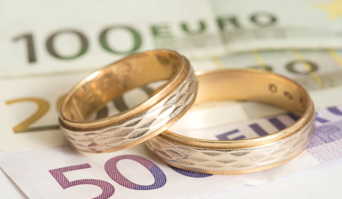 Pour divorcer, un avocat est indispensable. Pour divorcer, un avocat est indispensable.