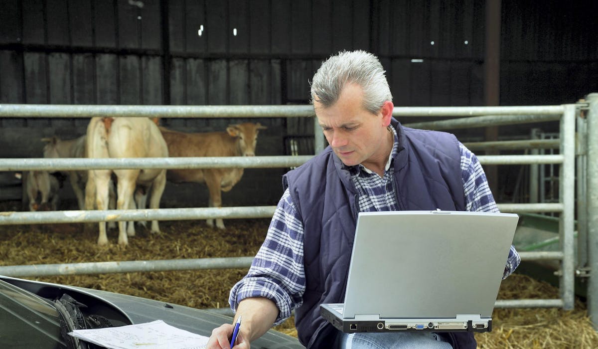 Les agriculteurs vont être touchés par le prélèvement à la source. Les agriculteurs vont être touchés par le prélèvement à la source.