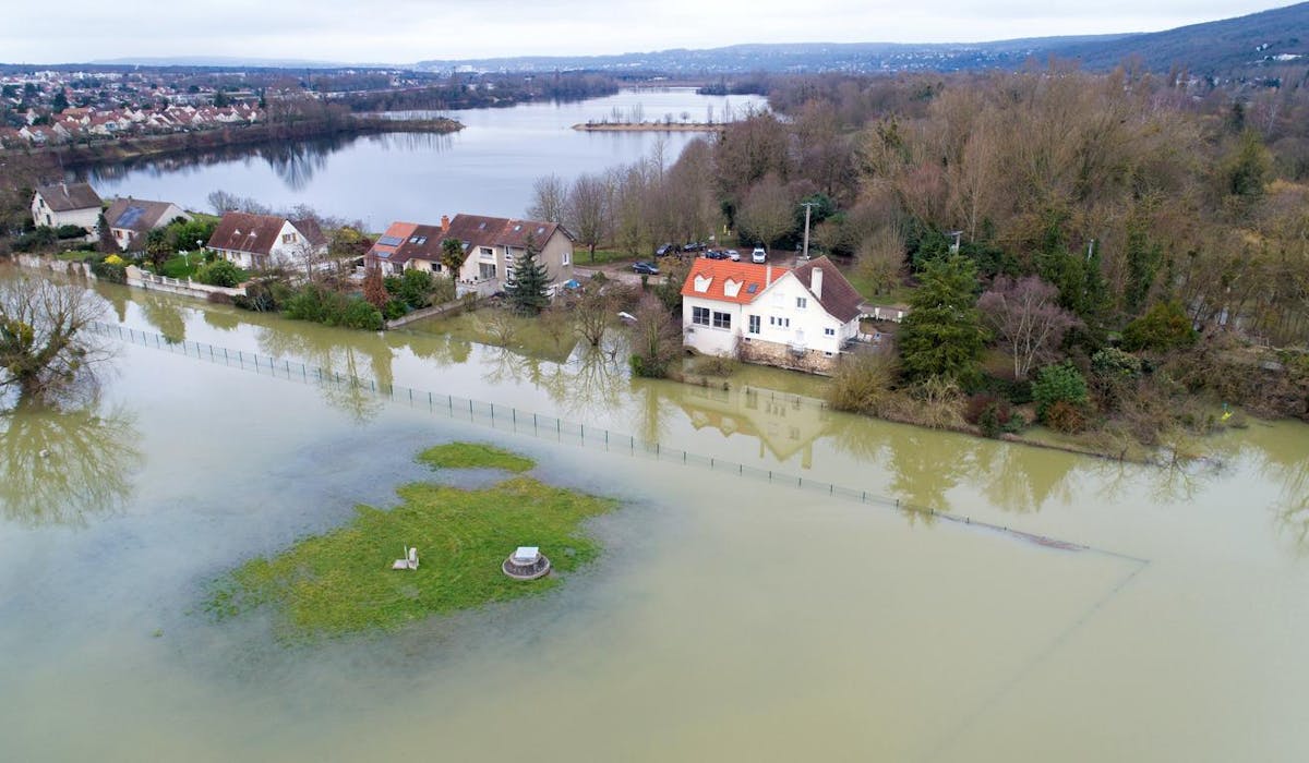 Les épisodes pluvio-orageux sont la cause de nombreuses inondations. Les épisodes pluvio-orageux sont la cause de nombreuses inondations.