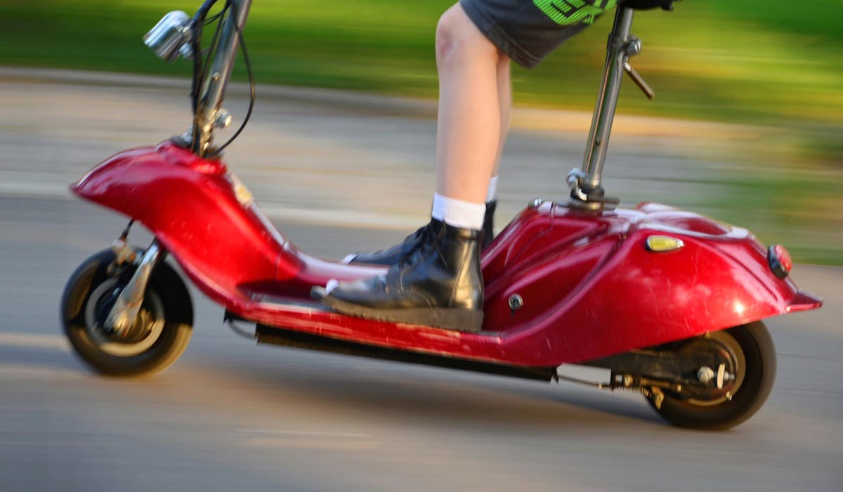 Certaines agglomérations ont interdit l’usage des engins de déplacement personnel motorisés (EDPM) en centre-ville. Certaines agglomérations ont interdit l’usage des engins de déplacement personnel motorisés (EDPM) en centre-ville.