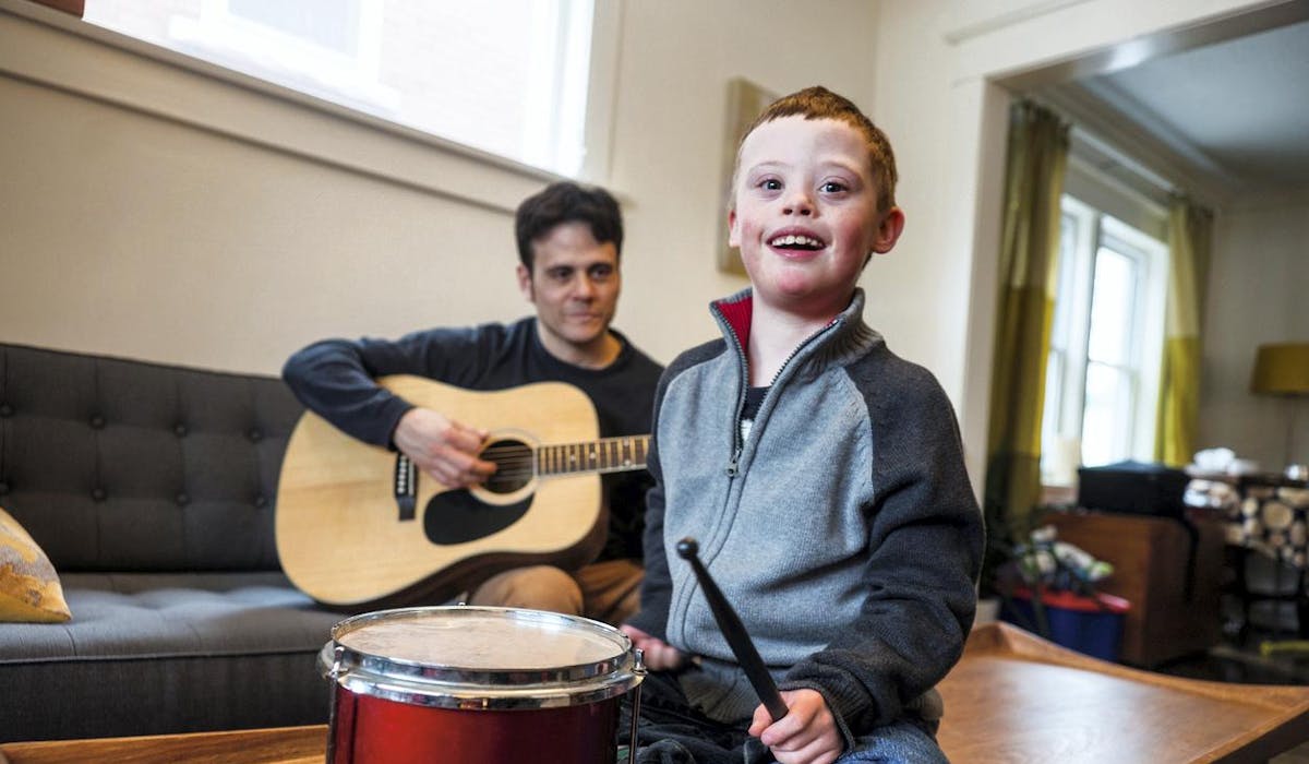 Le complément d'AEEH compense les sommes engagées par les parents d'un enfant handicapé pour son développement, son épanouissement et son éducation. Le complément d'AEEH compense les sommes engagées par les parents d'un enfant handicapé pour son développement, son épanouissement et son éducation.