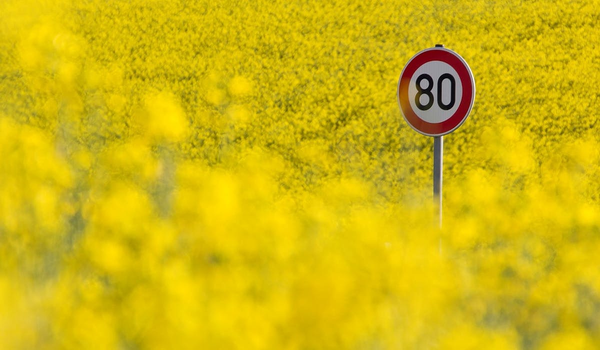 A partir du 1er juillet, la vitesse sur les routes secondaires sera limitée à 80 km/h. A partir du 1er juillet, la vitesse sur les routes secondaires sera limitée à 80 km/h.