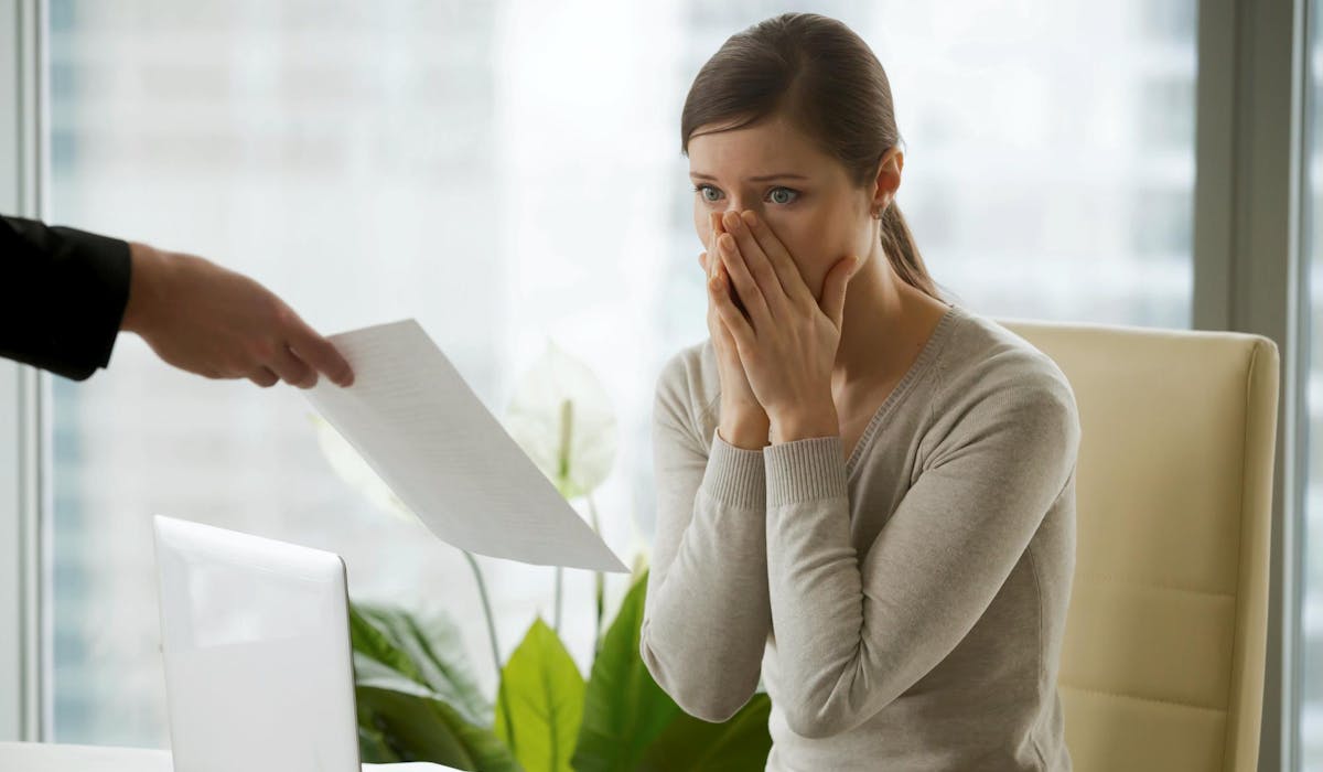 L’employeur est tenu de réagir à une faute dans un délai maximal de deux mois après sa survenance (ou après qu’il a en eu connaissance). L’employeur est tenu de réagir à une faute dans un délai maximal de deux mois après sa survenance (ou après qu’il a en eu connaissance).
