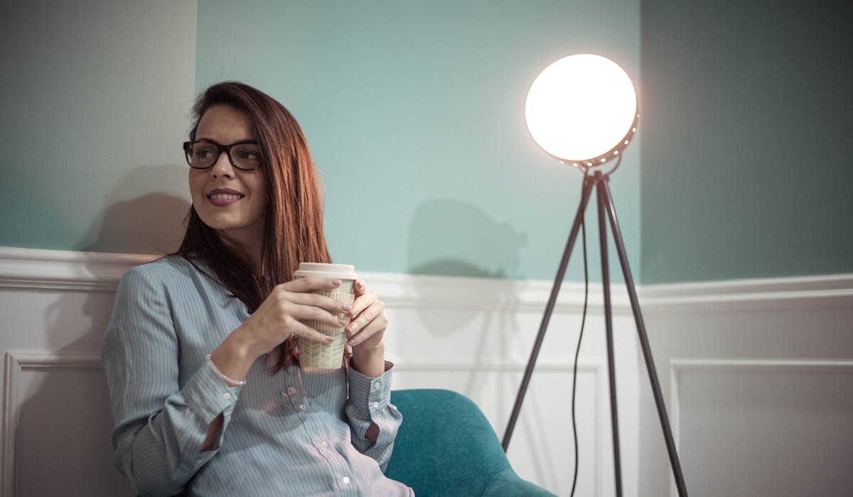 Les consommateurs devront acheter des lampes fluocompactes ou LED. Les consommateurs devront acheter des lampes fluocompactes ou LED.