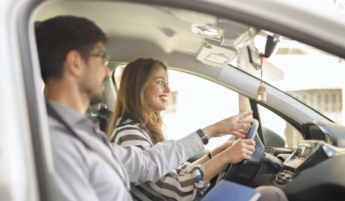 Les moins de 25 ans ont intérêt à s’adresser à une auto-école participant au dispositif « permis à 1 euro ». Les moins de 25 ans ont intérêt à s’adresser à une auto-école participant au dispositif « permis à 1 euro ».