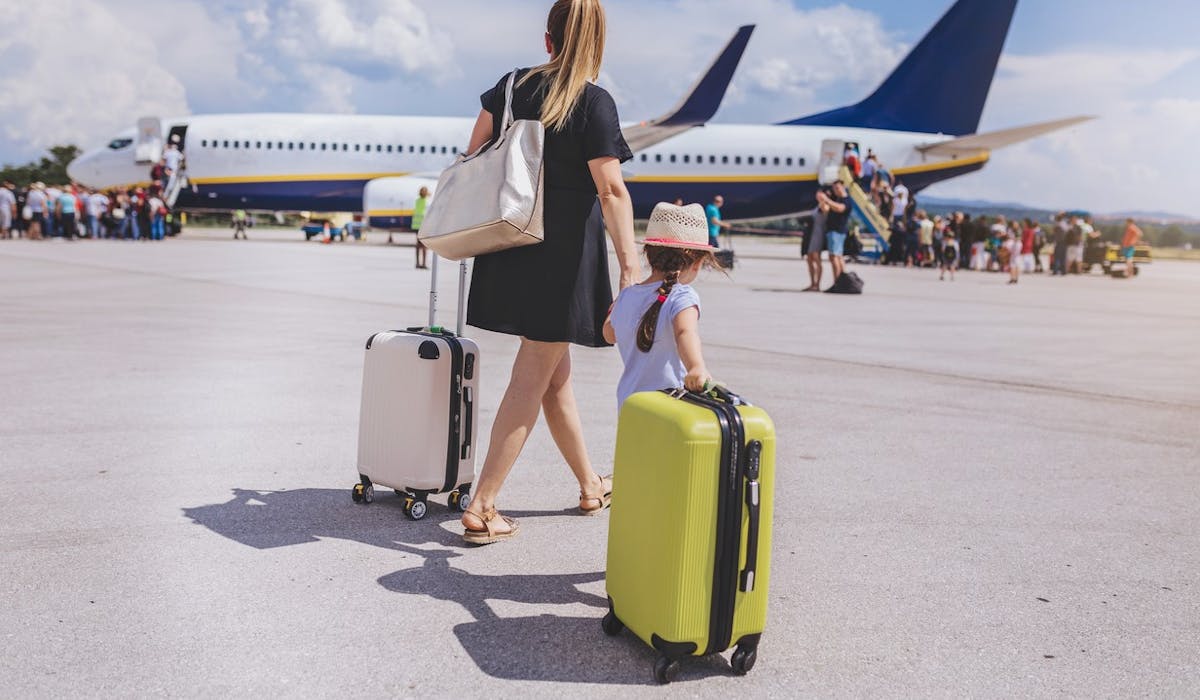 Orly et Roissy figurent dans le top 10 des aéroports les moins fiables de l'été 2018. Orly et Roissy figurent dans le top 10 des aéroports les moins fiables de l'été 2018.