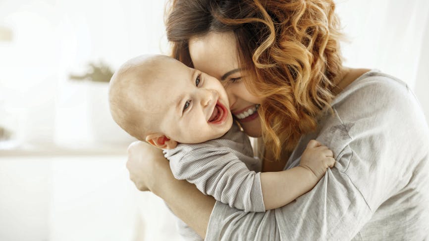 Les congés de maternité ou d’adoption donnent droit à la validation de trimestres assimilés pour le calcul de la durée d’assurance.