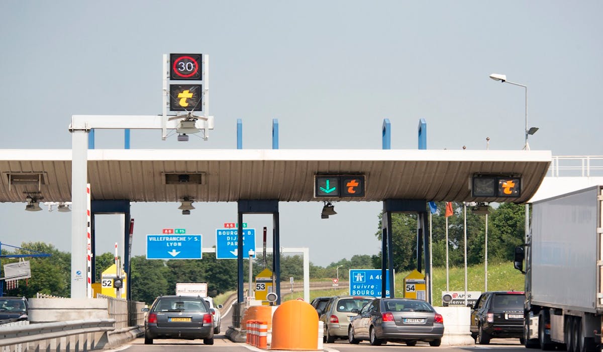 Le gouvernement veut généraliser les péages autoroutiers sans barrières. Le gouvernement veut généraliser les péages autoroutiers sans barrières.