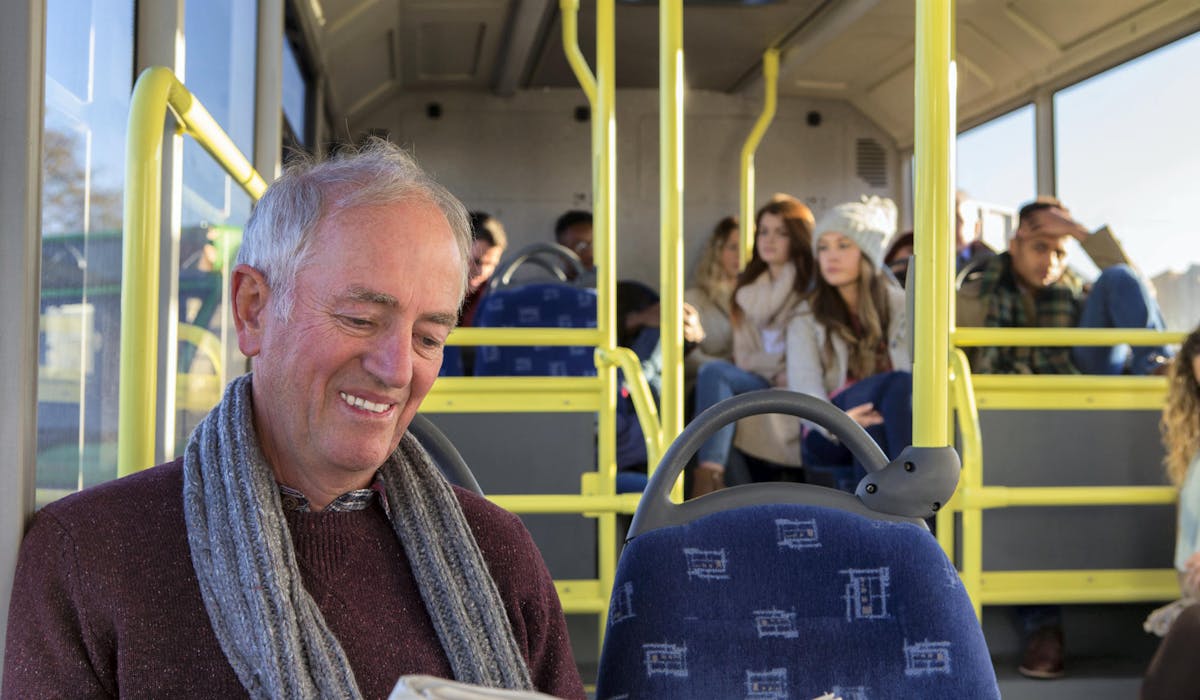 Dans les villes et agglomérations, les seniors bénéficient de tarifs réduits dans les transports en commun. Dans les villes et agglomérations, les seniors bénéficient de tarifs réduits dans les transports en commun.