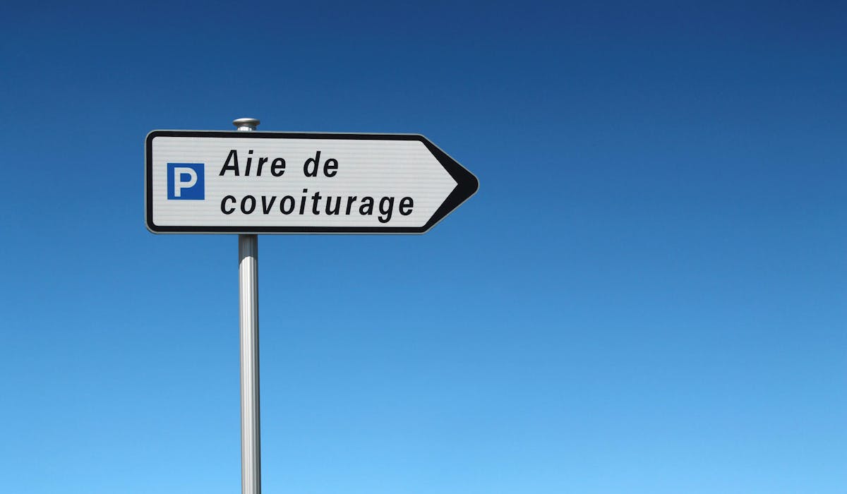 Certaines plateformes permettent de pratiquer le covoiturage. Certaines plateformes permettent de pratiquer le covoiturage.