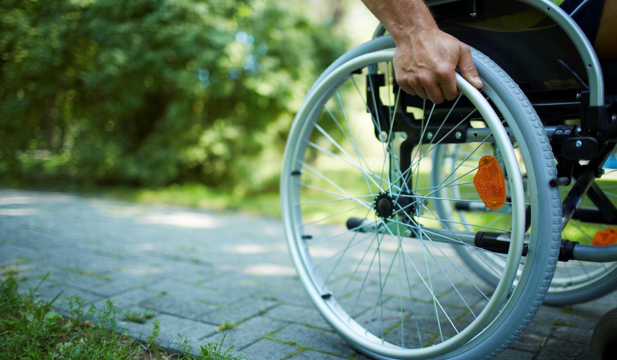 Certains droits doivent être attribués à vie aux personnes dont le handicap n’est pas susceptible d’évoluer favorablement. Certains droits doivent être attribués à vie aux personnes dont le handicap n’est pas susceptible d’évoluer favorablement.