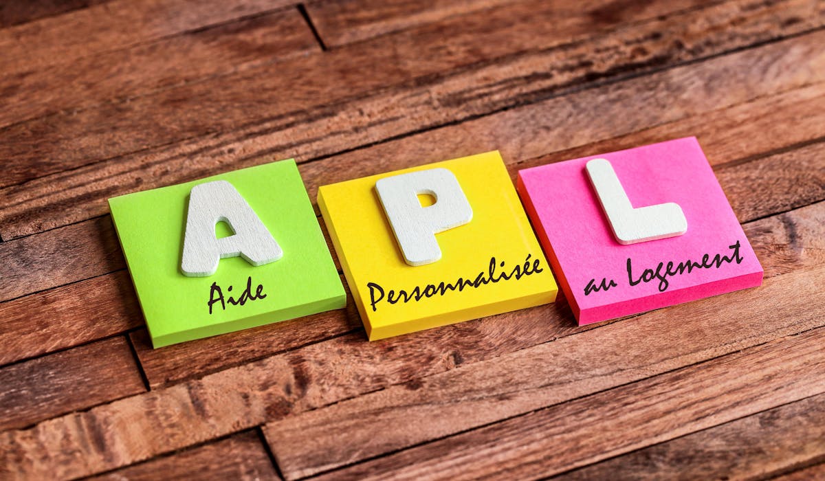 Les aides personnelles au logement regroupent trois prestations sociales. Les aides personnelles au logement regroupent trois prestations sociales.