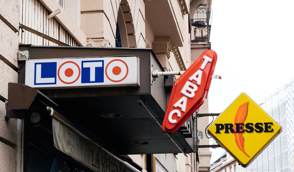 Les bureaux de tabac et de poste pourraient collecter les paiements en espèces. Les bureaux de tabac et de poste pourraient collecter les paiements en espèces.