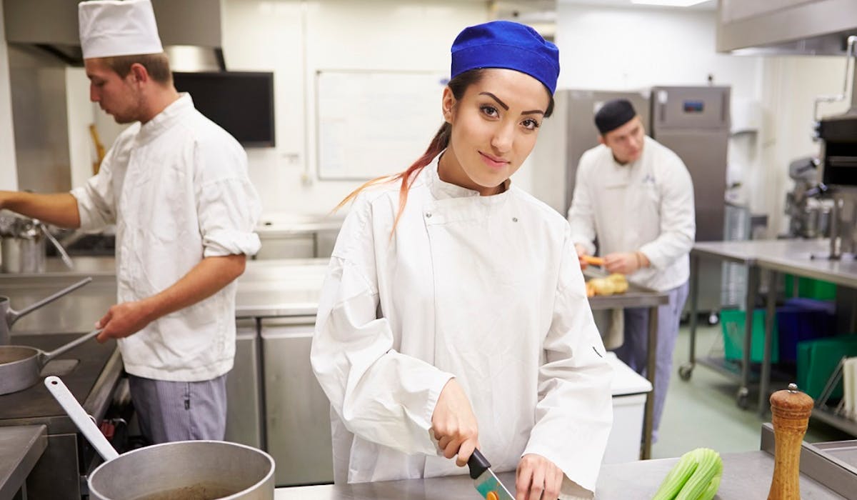 L'aide unique à l'apprentissage est fixé à 7 325 euros sur trois ans. L'aide unique à l'apprentissage est fixé à 7 325 euros sur trois ans.
