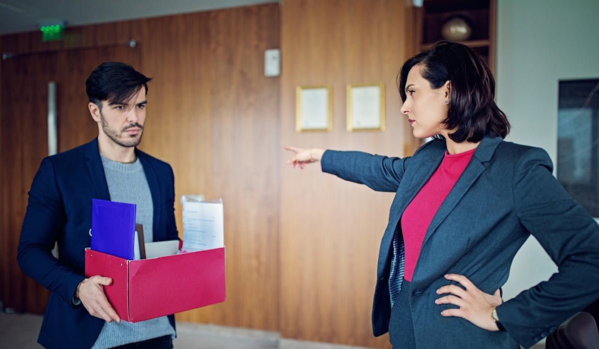 Un employeur peut licencier un salarié pour un fait relevant de la vie personnelle s'il se rattache à la vie professionnelle. Un employeur peut licencier un salarié pour un fait relevant de la vie personnelle s'il se rattache à la vie professionnelle.