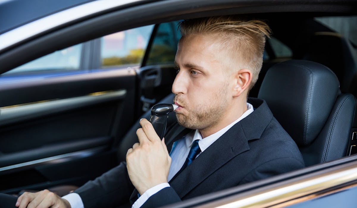 Lors du calcul du taux d’alcoolémie d’un conducteur, une marge d’erreur technique doit en principe être appliquée. Lors du calcul du taux d’alcoolémie d’un conducteur, une marge d’erreur technique doit en principe être appliquée.