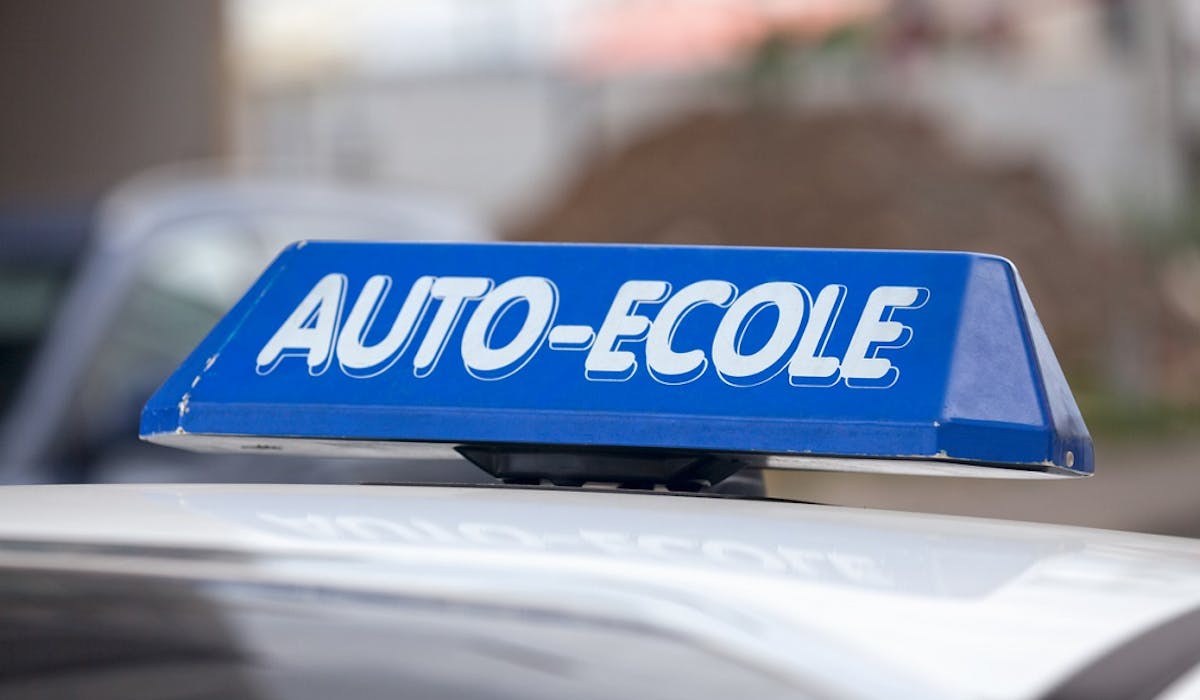 Le gouvernement va mettre à la disposition des candidats un comparateur en ligne des offres des auto-écoles. Le gouvernement va mettre à la disposition des candidats un comparateur en ligne des offres des auto-écoles.