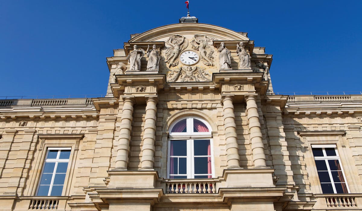 Le Sénat « assure la représentation des collectivités territoriales », selon l’article 24 de la Constitution. Le Sénat « assure la représentation des collectivités territoriales », selon l’article 24 de la Constitution.