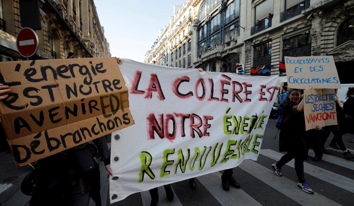 Des participants à une marche pour le climat, le 22 février à Paris. Des participants à une marche pour le climat, le 22 février à Paris.