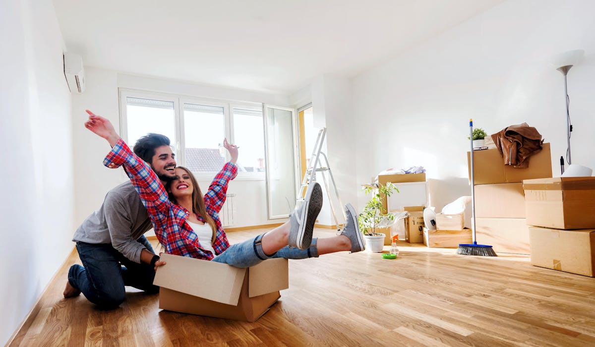 Poser ses valises dans le même logement est une étape importante pour un couple. Poser ses valises dans le même logement est une étape importante pour un couple.