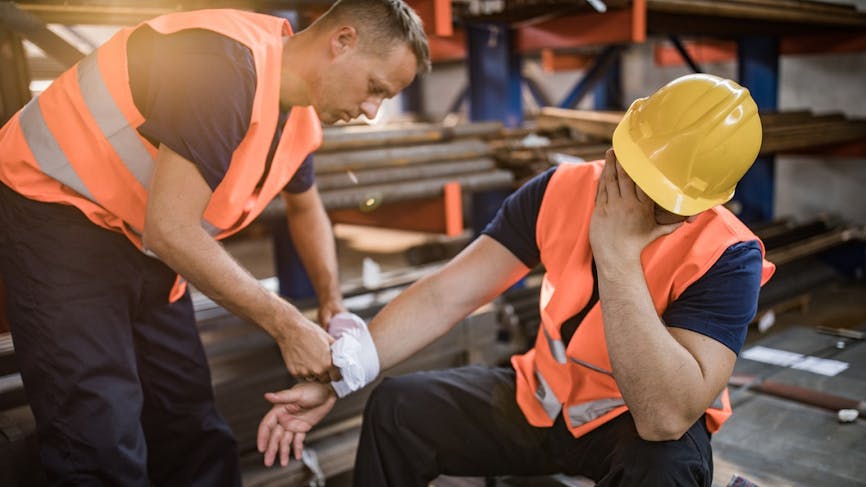 Lorsqu'un salarié est victime d'une accident lié à son travail, il doit en informer son employeur dans les 24 heures.