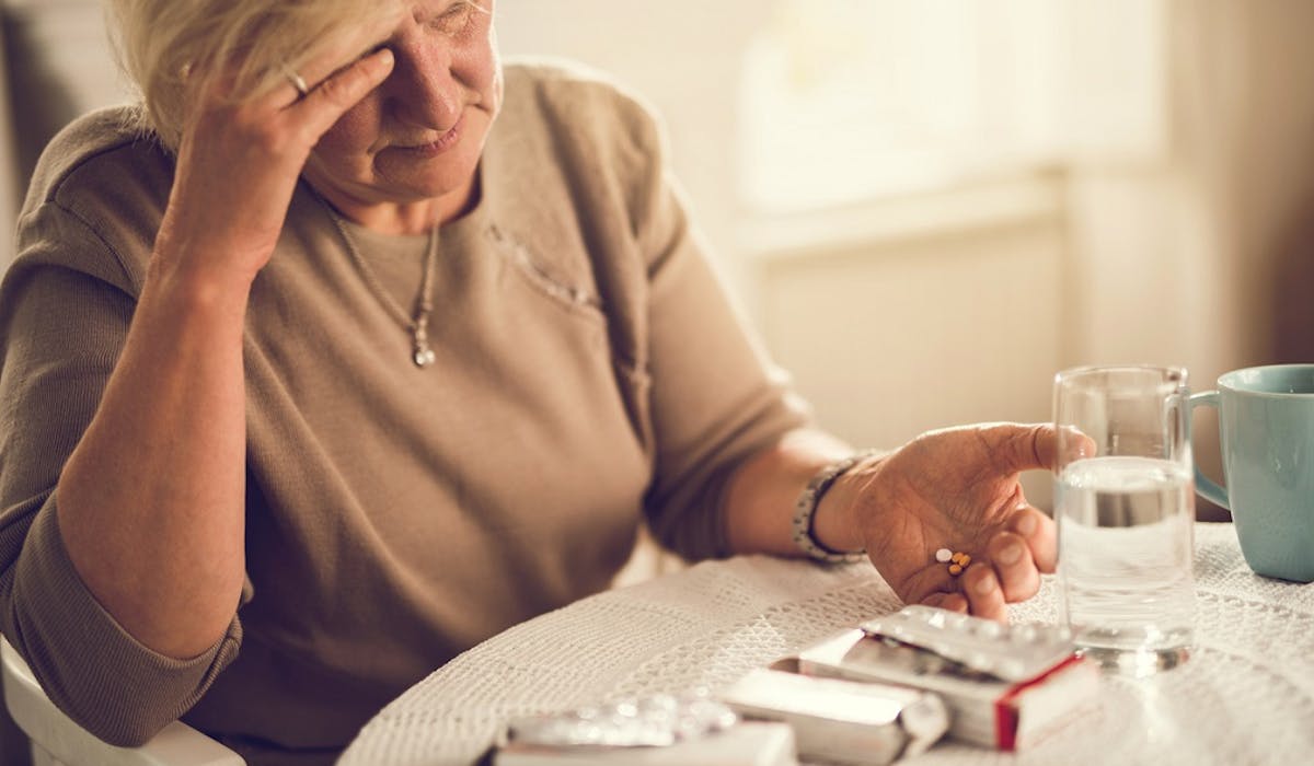 Un salarié en arrêt maladie doit demander une autorisation préalable à sa caisse d’assurance maladie pour s’absenter de son département. Un salarié en arrêt maladie doit demander une autorisation préalable à sa caisse d’assurance maladie pour s’absenter de son département.