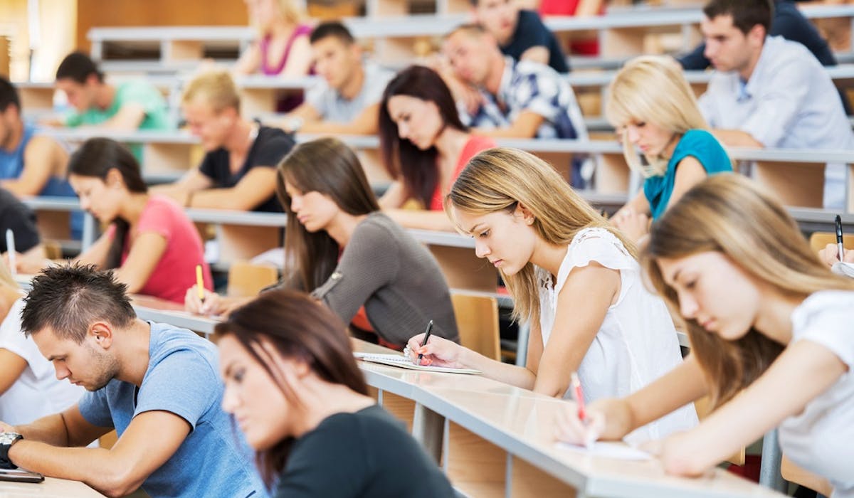 A partir du 1er septembre, tous les étudiants rejoindront le régime classique de sécurité sociale. A partir du 1er septembre, tous les étudiants rejoindront le régime classique de sécurité sociale.