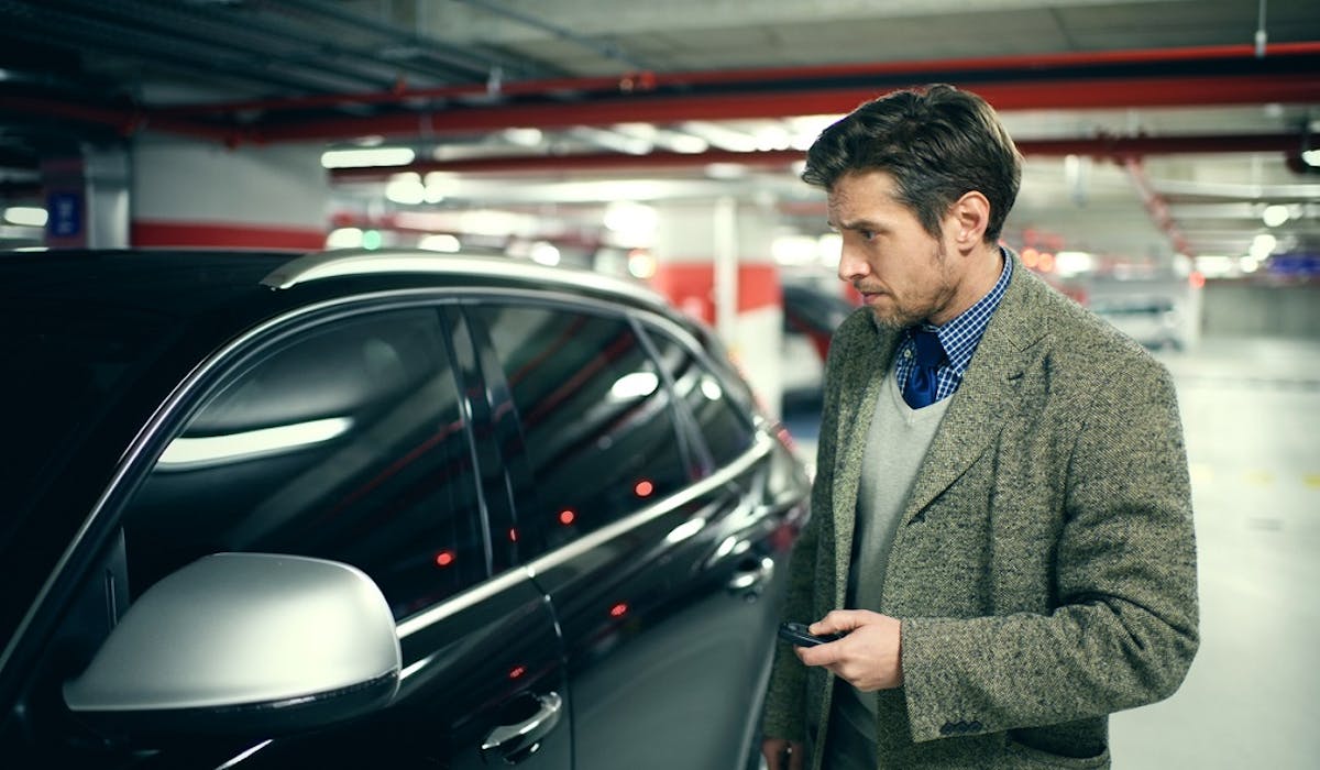 La location d’une place de parking coûte en moyenne 83 € par mois. La location d’une place de parking coûte en moyenne 83 € par mois.