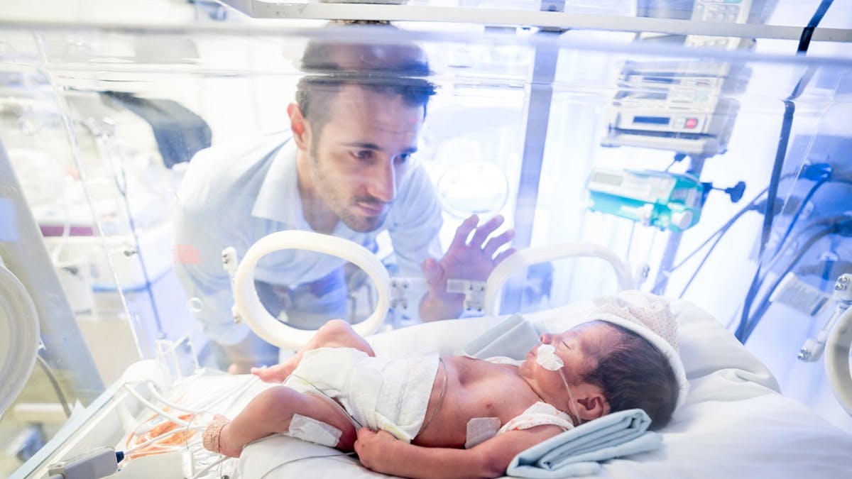 Bebes Prematures Ou Hospitalises Le Conge De Paternite Rallonge Jusqu A 30 Jours Www Dossierfamilial Com Dossier Familial Bebes Prematures Ou Hospitalises Le Conge De Paternite Rallonge Jusqu A 30 Jours Www Dossierfamilial Com Dossier Familial
