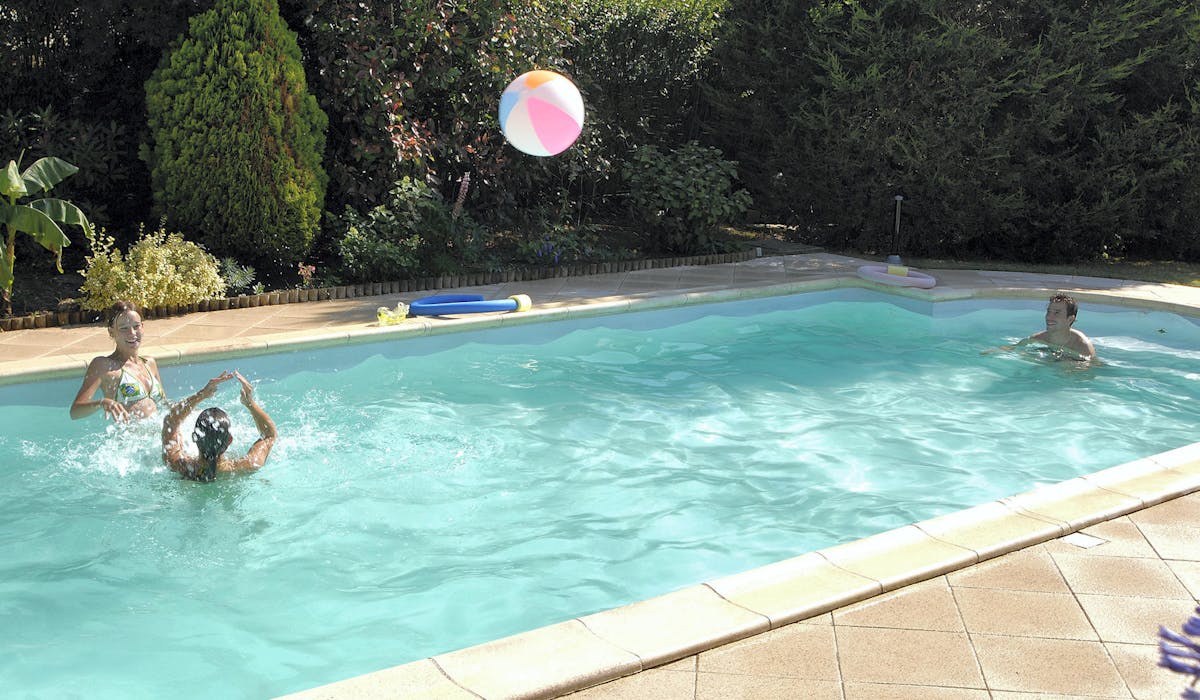 La construction d’une piscine peut justifier une revalorisation de la base locative d’une maison.