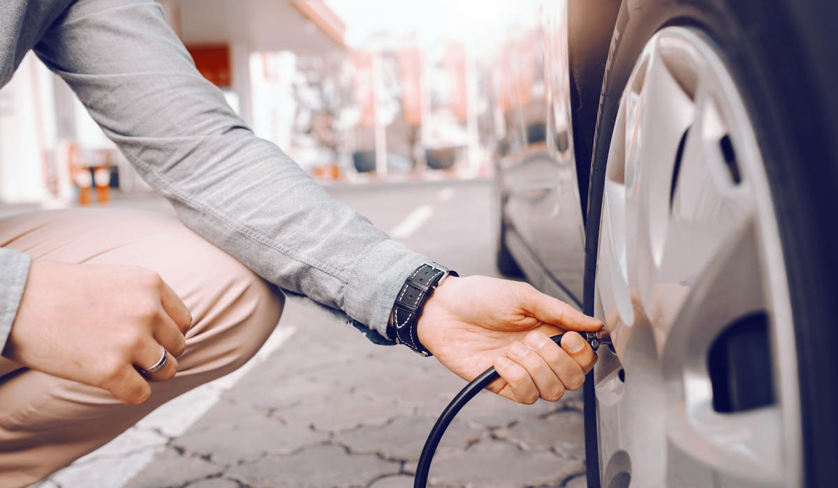 Des pneus sous-gonflés peuvent entraîner une surconsommation de carburant.
