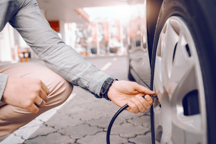 Des pneus sous-gonflés peuvent entraîner une surconsommation de carburant.