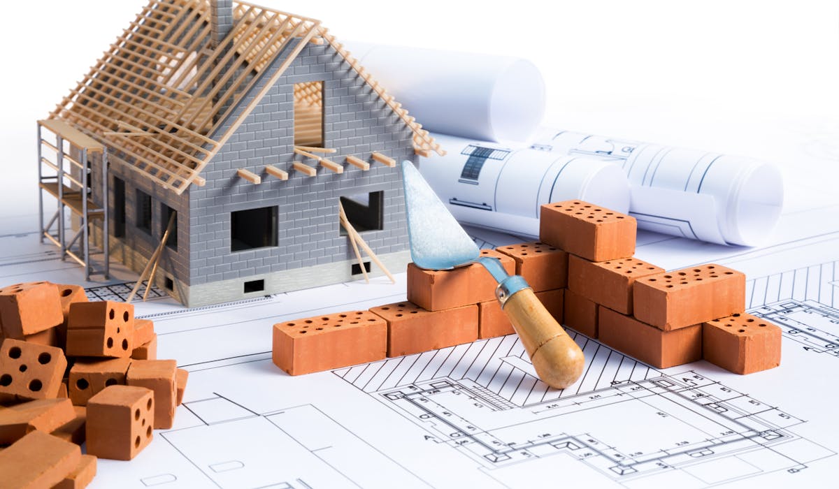 Architecte, artisan ou entreprise : quel professionnel choisir ?