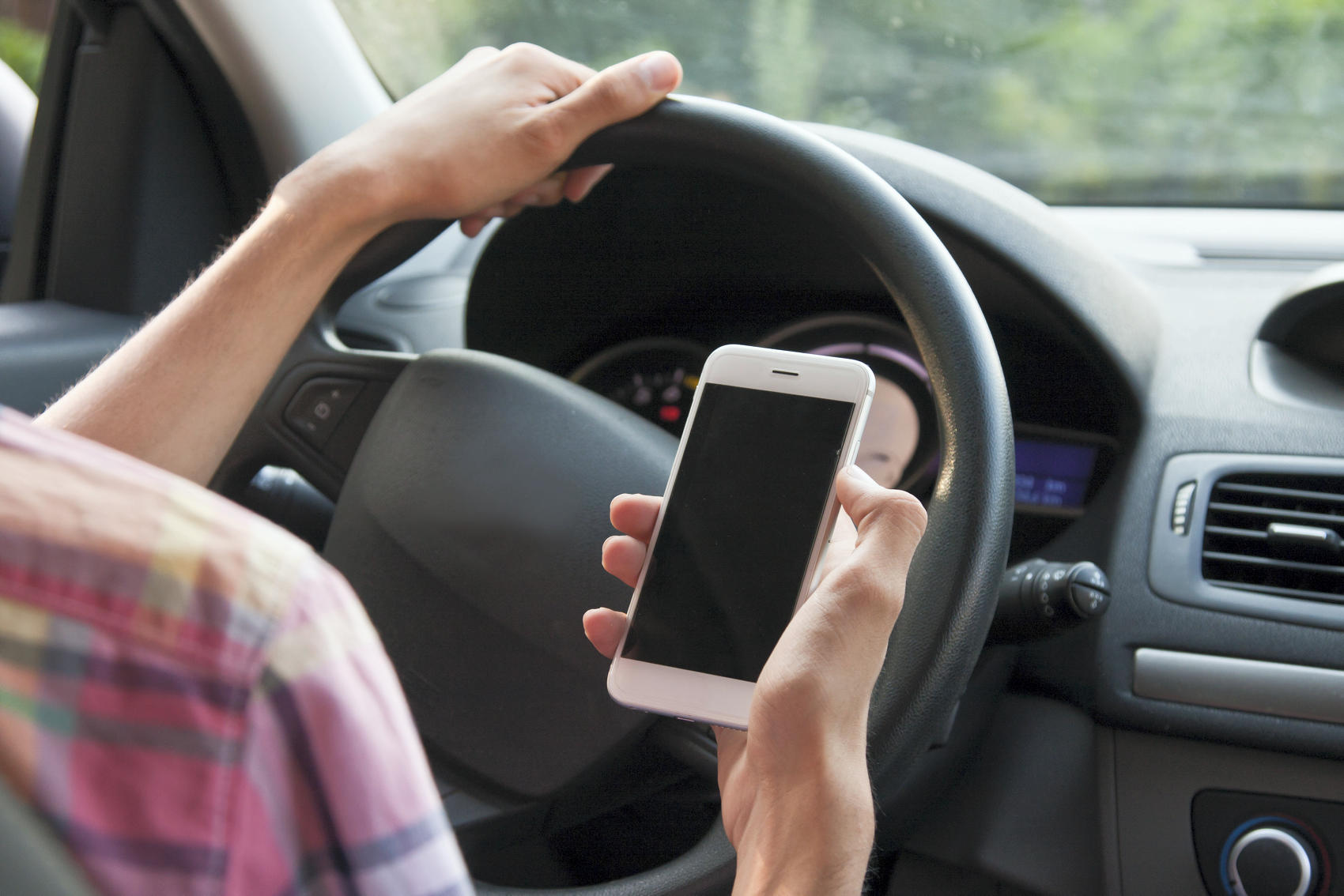 Téléphone au volant le permis du conducteur pourra être confisqué