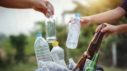 Consigne des bouteilles en plastique : pourquoi la réforme est-elle critiquée ?