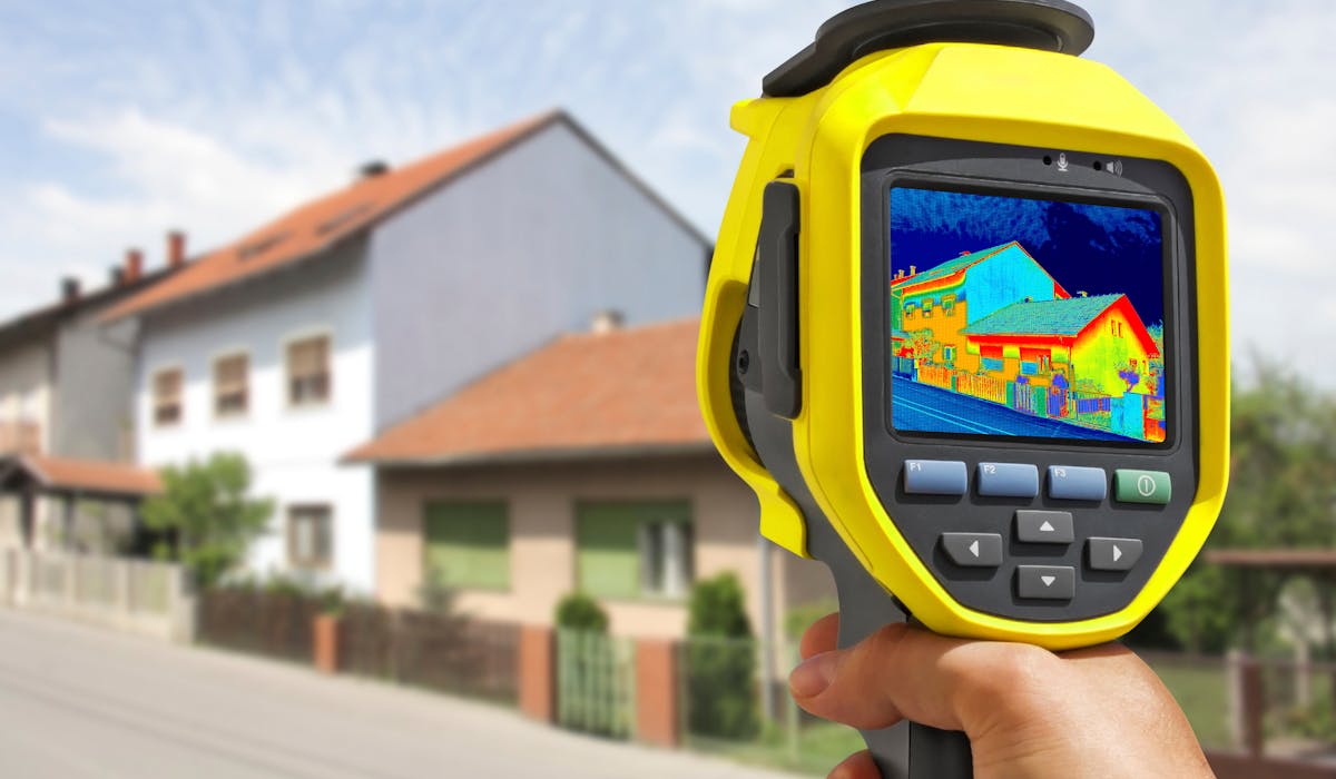 Un professionnel équipé d'une caméra thermique détectera les fuites de chaleur de votre logement.