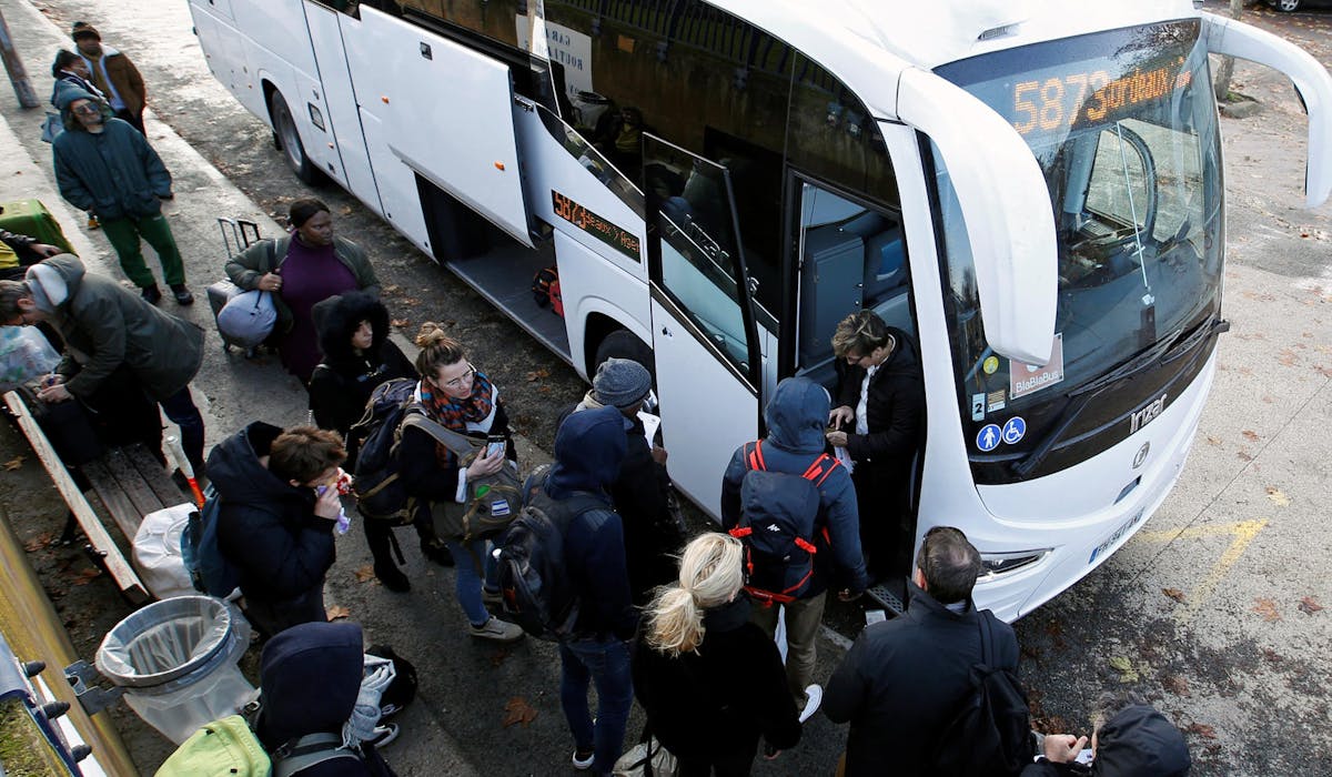 Un autocar à Bordeaux, le 9 décembre.