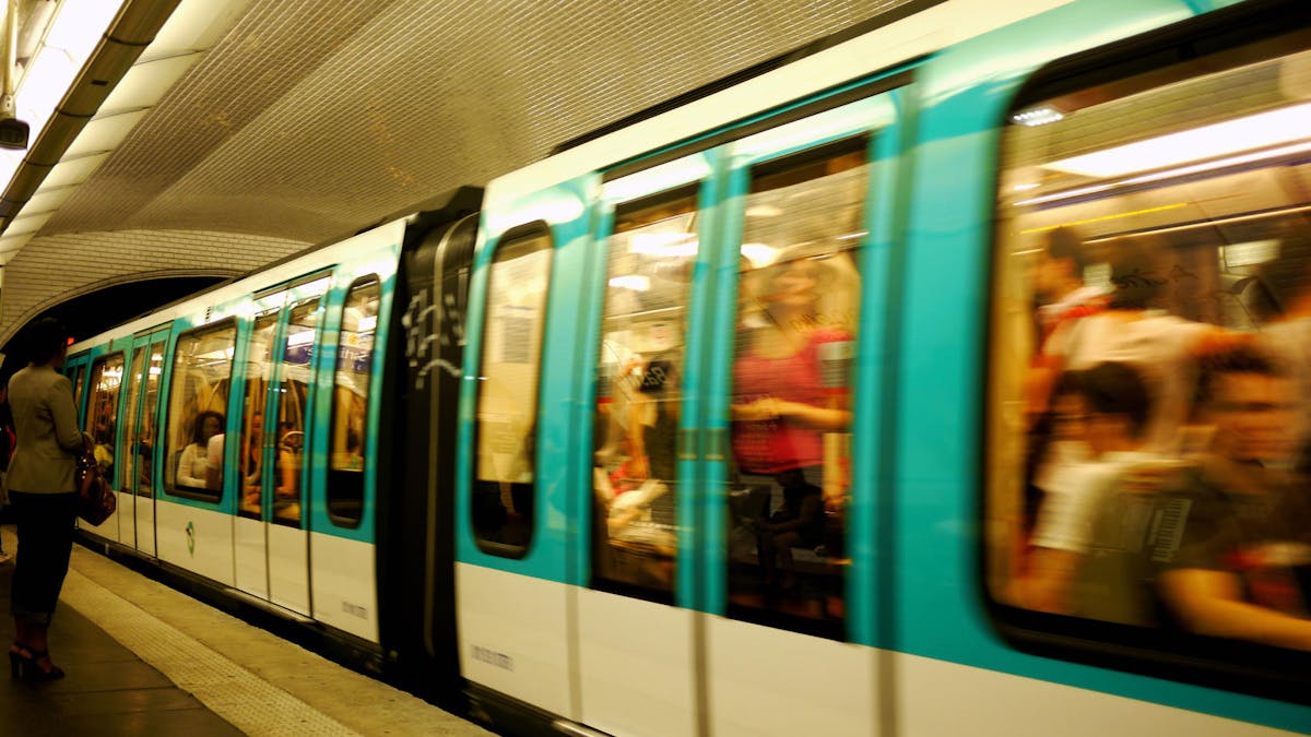 La RATP ne restreint pas la circulation des métros.