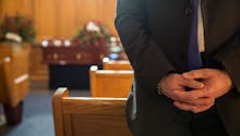 Confinement : est-il possible de se rendre aux obsèques d’un proche ?
