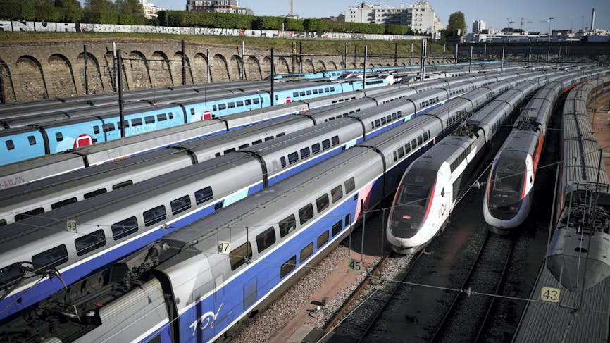Des trains stationnés gare de Lyon, à Paris, le 14 avril.