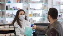 Déconfinement : qui peut retirer des masques chirurgicaux gratuitement en pharmacie ?