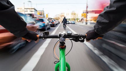 Automobilistes : 7 comportements à adopter face aux cyclistes