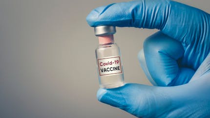 Coronavirus : le vaccin peut-il être rendu obligatoire ?