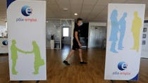 Travailleurs précaires : l’aide mensuelle de 900 € prolongée jusqu’à fin mai