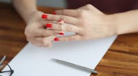 Divorce : puis-je refuser que mon ex-conjoint(e) continue de porter mon nom de famille ?