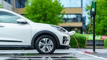Voitures électriques : bientôt moins chères que les véhicules thermiques ?